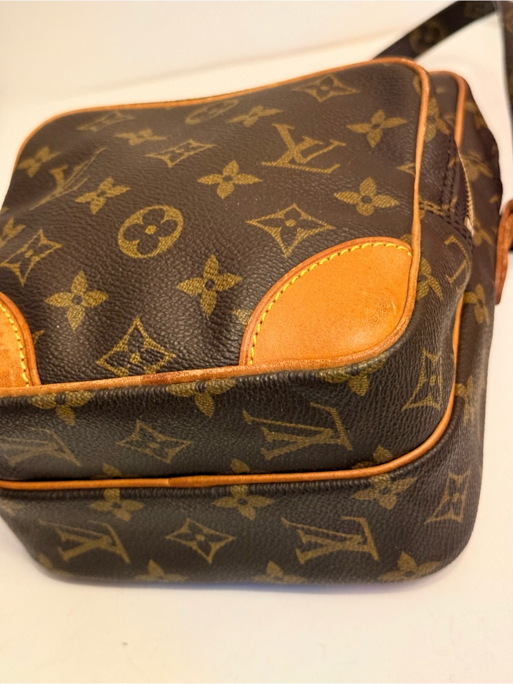 Louis Vuitton Amazone Monogram Crossbody bag 🌟 - Picture 10 of 17